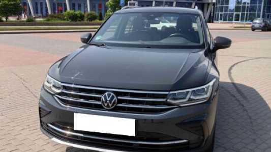 Volkswagen Tiguan II Рестайлинг, 2021, пробег 80400 км Volkswagen Tiguan II Рестайлинг, 2021, пробег 80400 км
