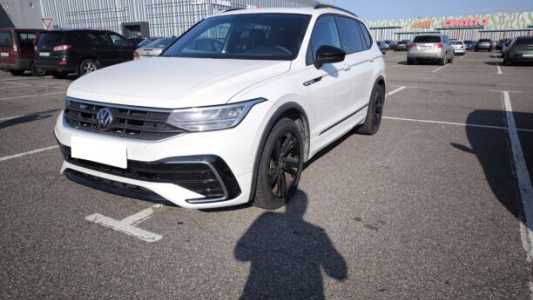 Volkswagen Tiguan II Рестайлинг, 2023, пробег 35000 км Volkswagen Tiguan II Рестайлинг, 2023, пробег 35000 км