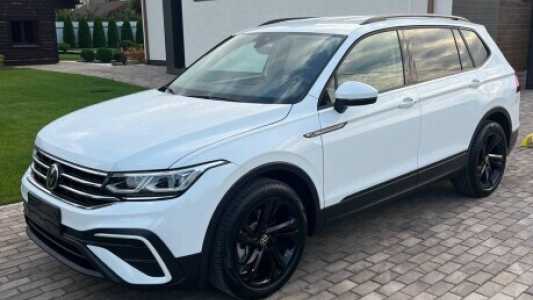 Volkswagen Tiguan II Рестайлинг, 2023, пробег 46000 км Volkswagen Tiguan II Рестайлинг, 2023, пробег 46000 км