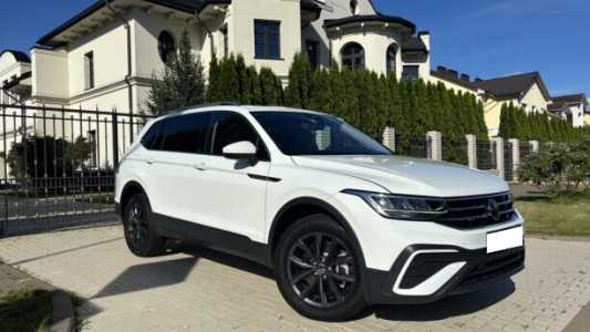 Volkswagen Tiguan II Рестайлинг, 2024, пробег 12000 км Volkswagen Tiguan II Рестайлинг, 2024, пробег 12000 км