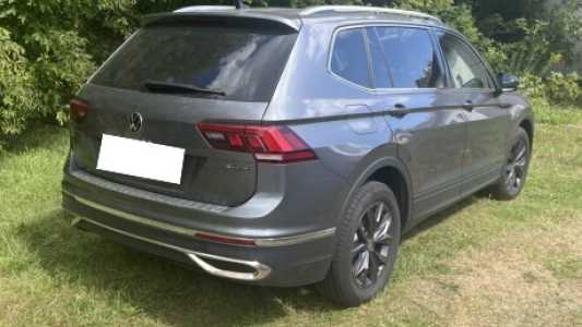 Volkswagen Tiguan II Рестайлинг, 2024, пробег 4800 км Volkswagen Tiguan II Рестайлинг, 2024, пробег 4800 км