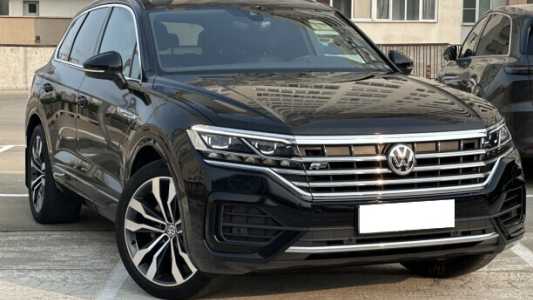 Volkswagen Touareg III, 2019, пробег 128000 км Volkswagen Touareg III, 2019, пробег 128000 км
