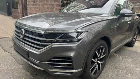 Volkswagen Touareg III, 2019, пробег 233000 км Volkswagen Touareg III, 2019, пробег 233000 км
