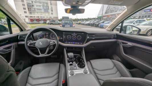 Volkswagen Touareg III, 2021, пробег 75000 км Volkswagen Touareg III, 2021, пробег 75000 км