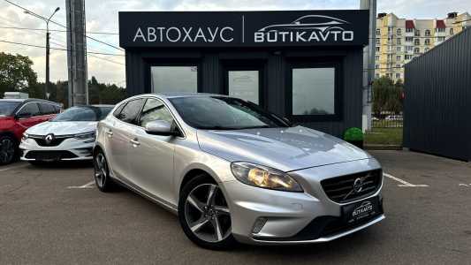 Volvo V40 II