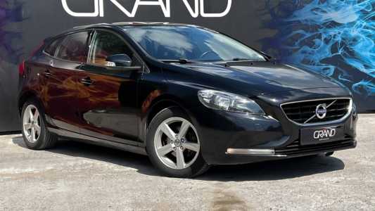 Volvo V40 II