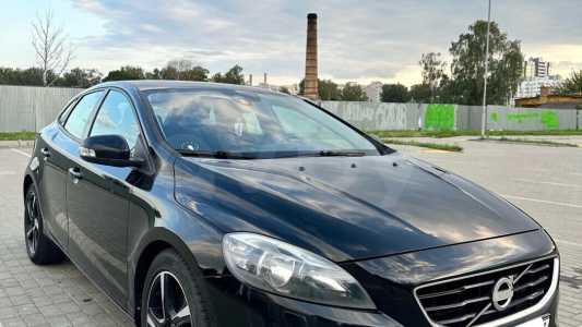 Volvo V40 II