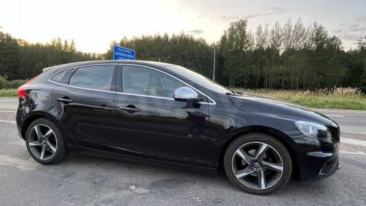 Volvo V40 II