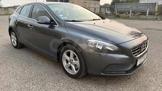 Volvo V40 II