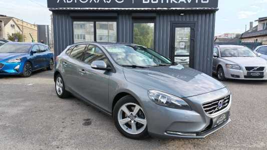 Volvo V40 II