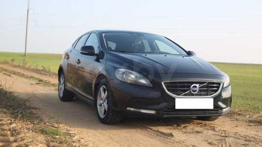 Volvo V40 II