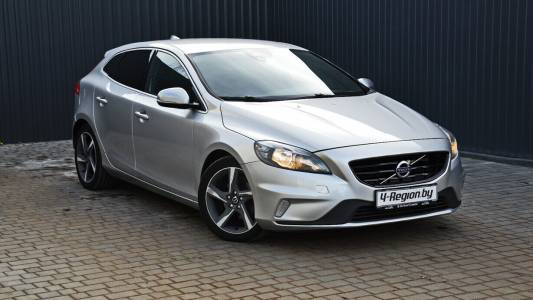 Volvo V40 II