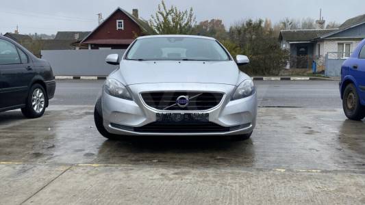 Volvo V40 II