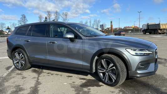 Volvo V60 Cross Country II