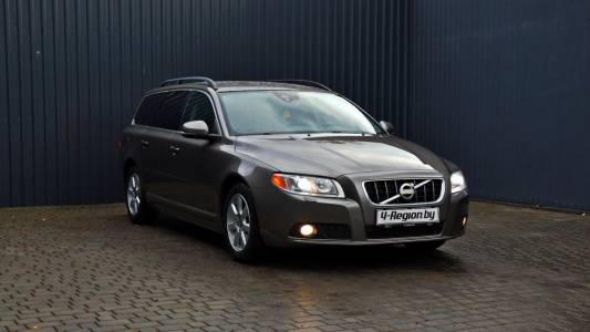 Volvo V70 III