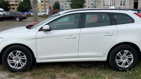 Volvo XC60 I Рестайлинг, 2017, пробег 185000 км Volvo XC60 I Рестайлинг, 2017, пробег 185000 км