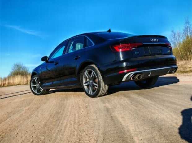 Audi A4 B9, 2018, пробег 100000 км