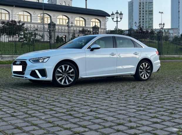 Audi A4 B9  Рестайлинг, 2021, пробег 21000 км