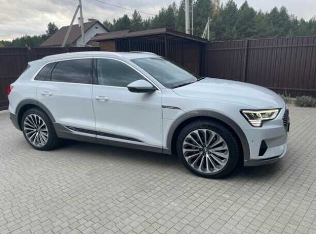 Audi e-tron , 2019, пробег 65000 км