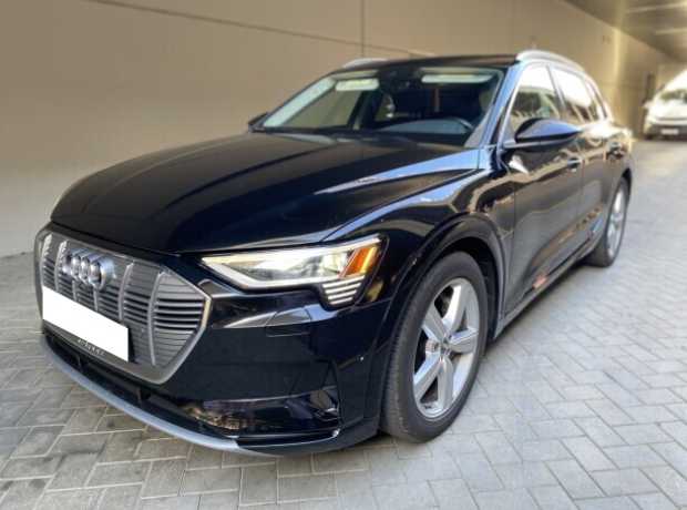 Audi e-tron , 2019, пробег 90000 км