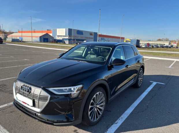 Audi e-tron , 2020, пробег 31500 км