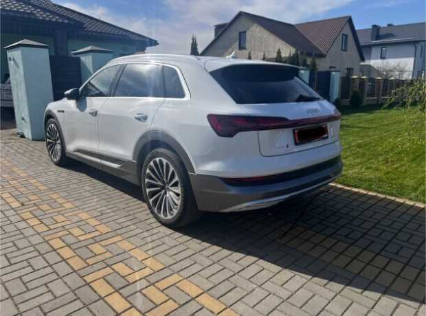 Audi e-tron , 2020, пробег 45000 км