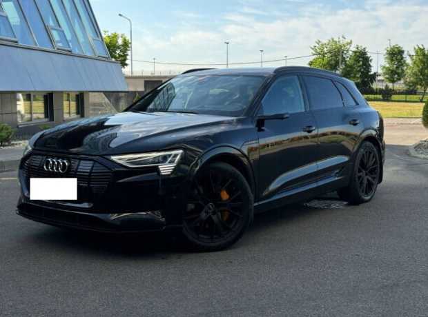 Audi e-tron , 2020, пробег 91500 км Audi e-tron , 2020, пробег 91500 км