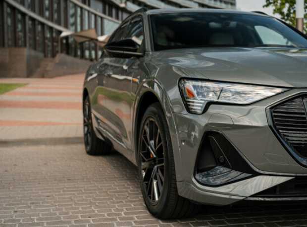 Audi e-tron , 2022, пробег 26000 км