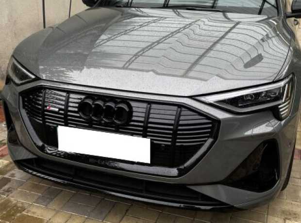 Audi e-tron , 2022, пробег 28000 км