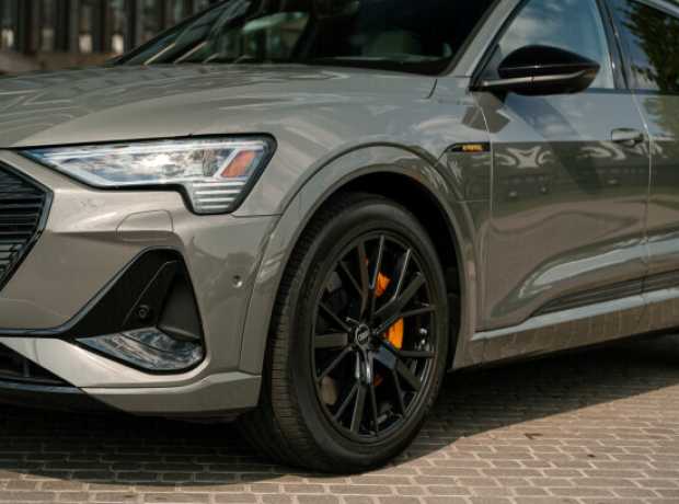 Audi e-tron , 2022, пробег 28000 км