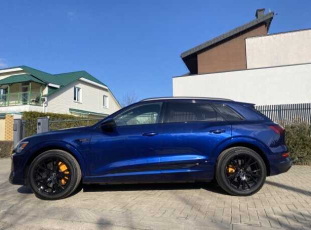 Audi e-tron , 2022, пробег 38300 км Audi e-tron , 2022, пробег 38300 км