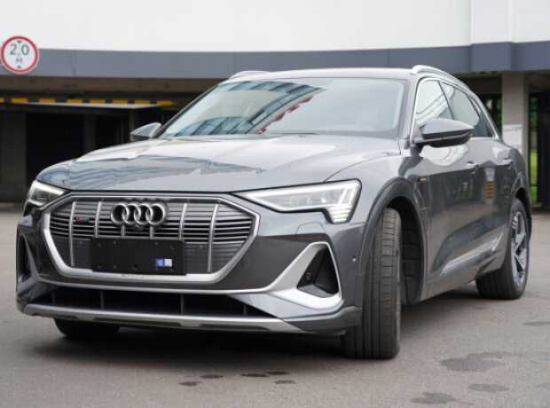 Audi e-tron , 2023, пробег 14000 км Audi e-tron , 2023, пробег 14000 км