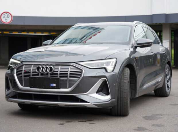 Audi e-tron , 2023, пробег 19000 км Audi e-tron , 2023, пробег 19000 км