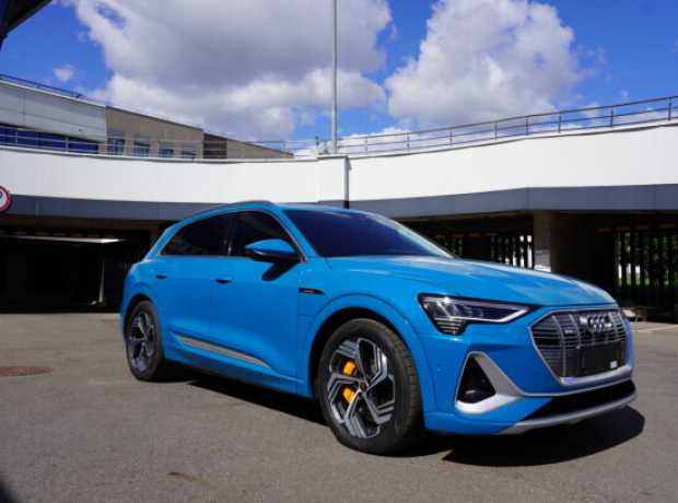 Audi e-tron , 2023, пробег 19700 км Audi e-tron , 2023, пробег 19700 км