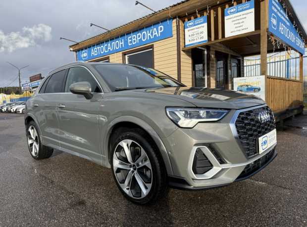 Audi Q3 F3