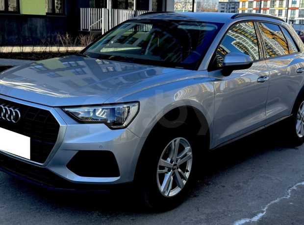 Audi Q3 F3