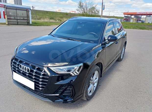 Audi Q3 F3
