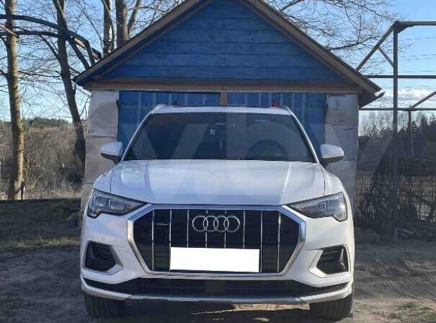 Audi Q3 F3