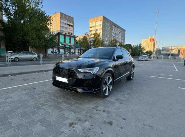 Audi Q3 F3
