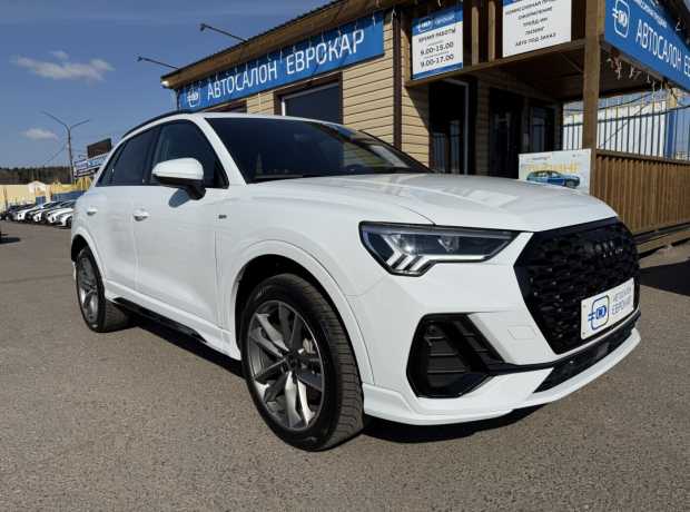 Audi Q3 F3