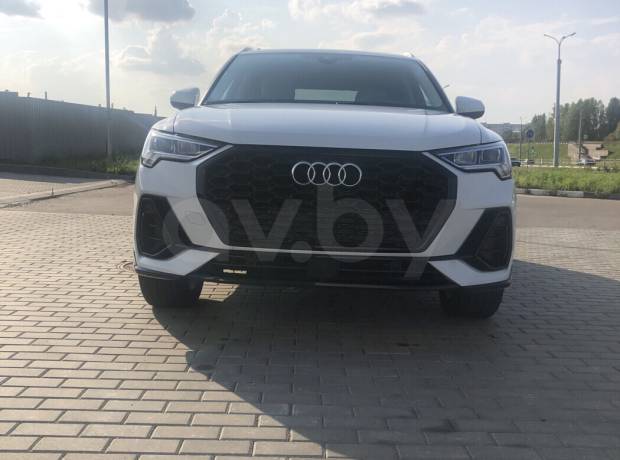 Audi Q3 F3