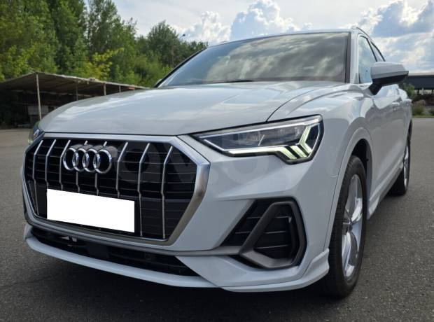 Audi Q3 F3