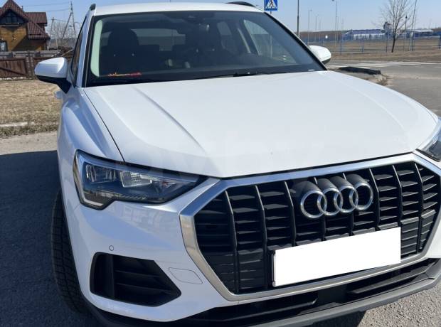 Audi Q3 F3