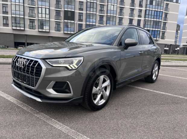 Audi Q3 F3