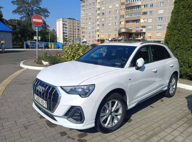 Audi Q3 F3