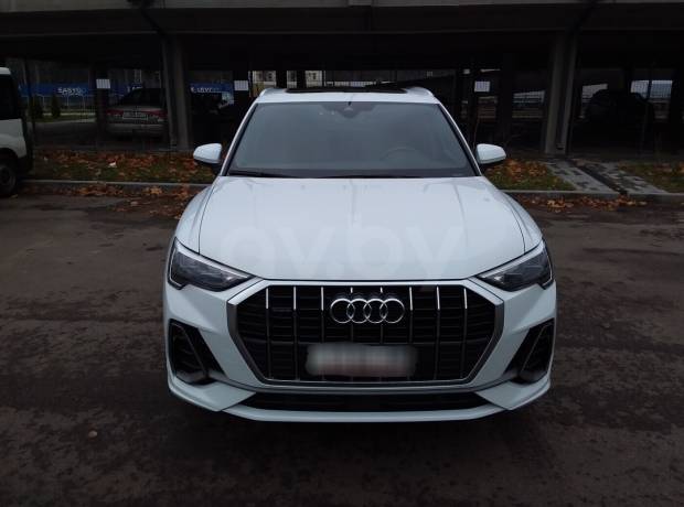 Audi Q3 F3