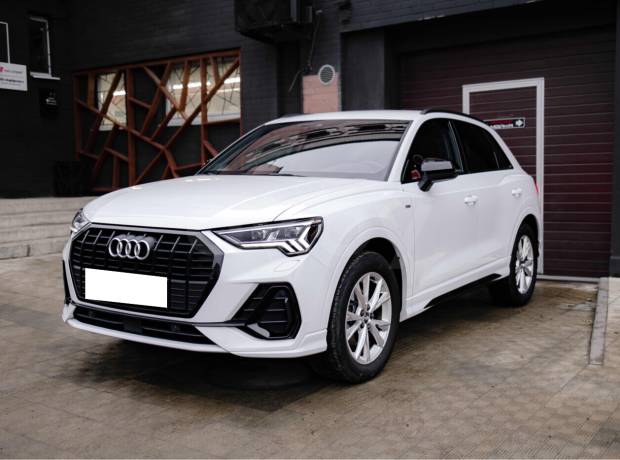 Audi Q3 F3