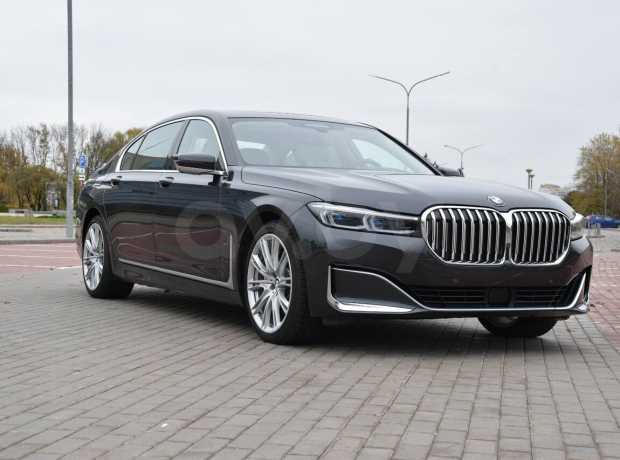 BMW 7 серия G12 (Long) Рестайлинг