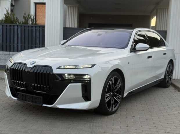 BMW 7 серия G70, 2023, пробег 85000 км BMW 7 серия G70, 2023, пробег 85000 км