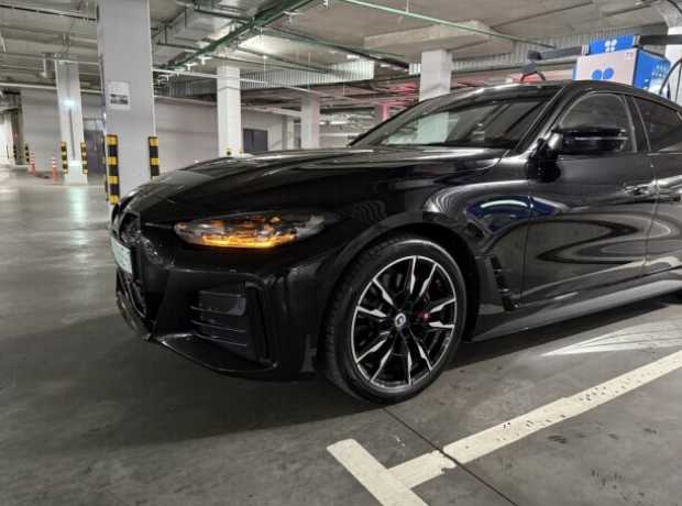 BMW i4 , 2022, пробег 40000 км